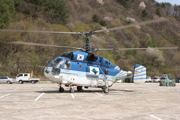 헬기 화물수송 모습